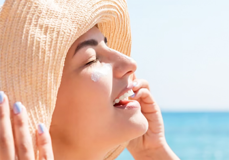 ضد آفتاب رنگی با بی رنگ