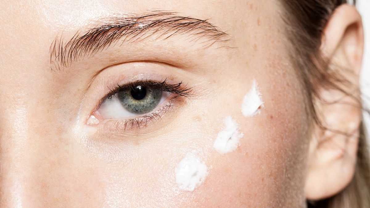 ضد آفتاب دور چشم